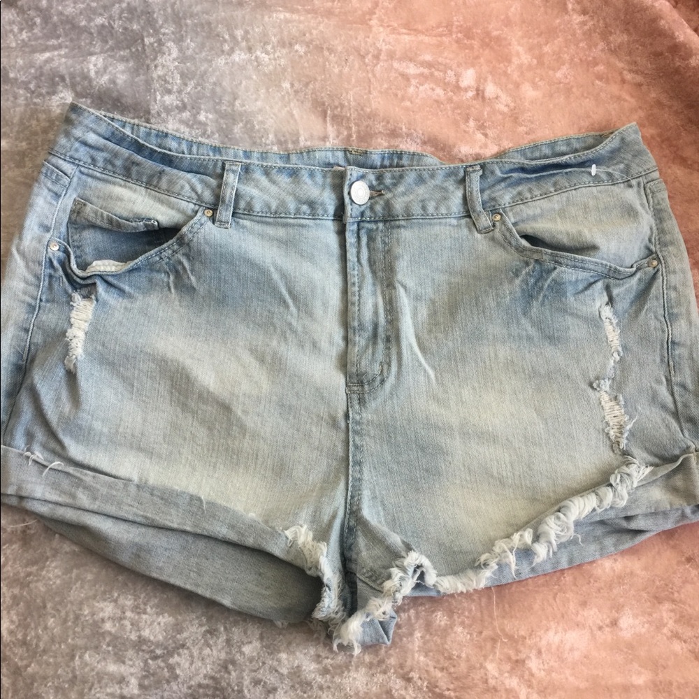 Never worn Charlotte Russe haughty waisted shorts